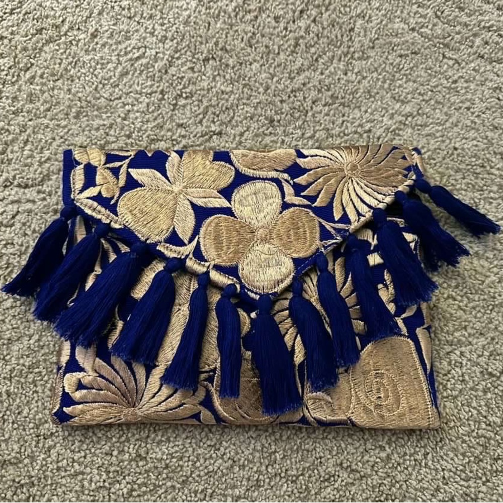 Royal blue and gold clutch 💙⚜️